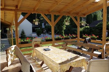 Hungrie Privát Egerszalók, Extérieur